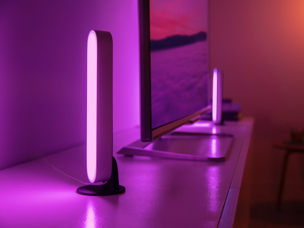 フィリップスヒューPhilips Hue Play ライトバー Hue Play light bar – White | Philips Hue UK